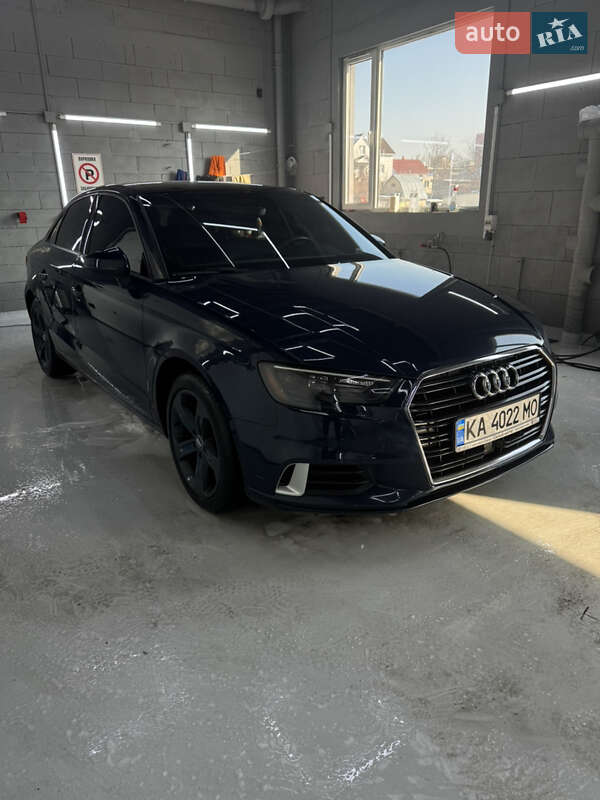 Седан Audi A3 2017 в Киеве