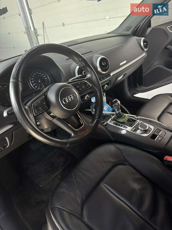 Седан Audi A3 2017 в Киеве