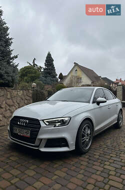 Седан Audi A3 2016 в 