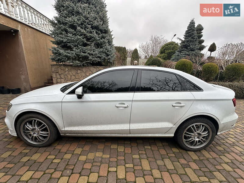Седан Audi A3 2016 в Ровно
