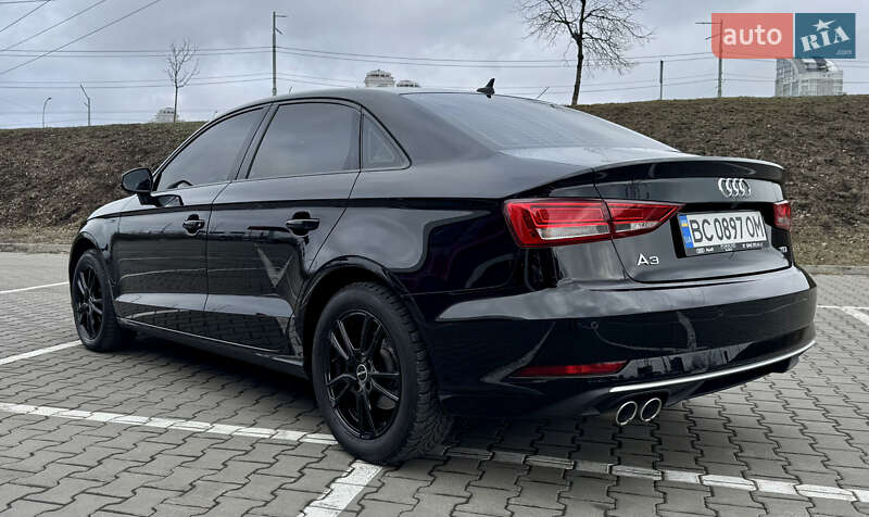 Седан Audi A3 2018 в Киеве