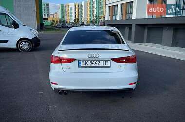 Седан Audi A3 2015 в Ровно