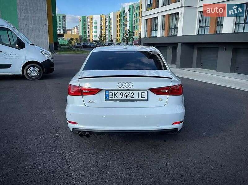 Седан Audi A3 2015 в Рівному