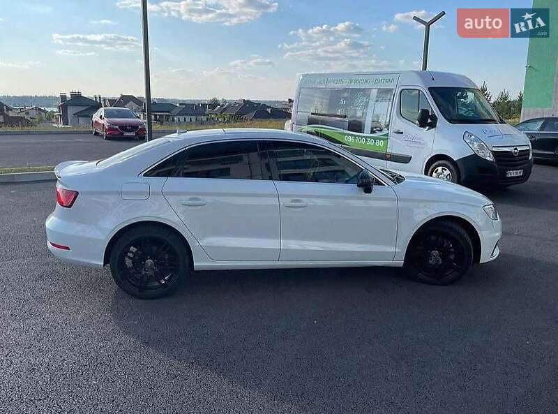 Седан Audi A3 2015 в Рівному