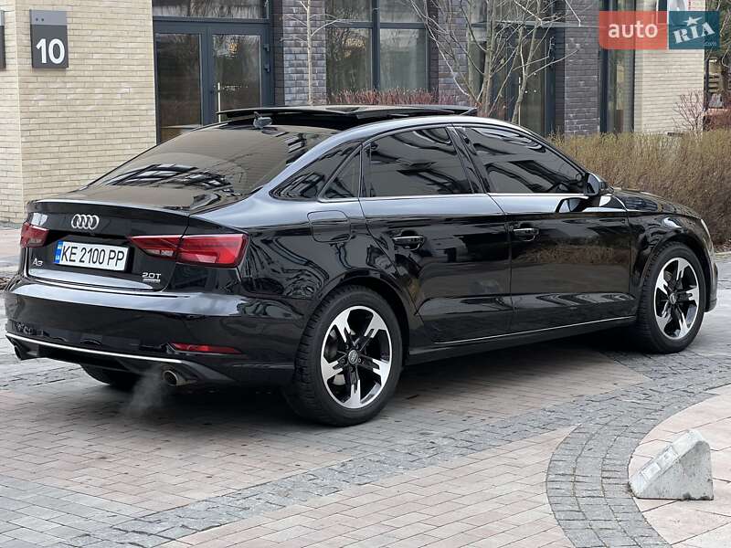 Седан Audi A3 2017 в Киеве