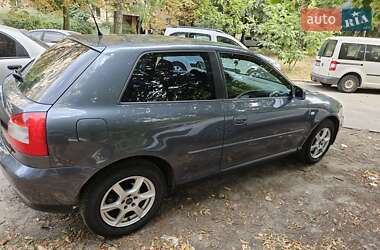 Хэтчбек Audi A3 2003 в 