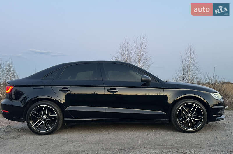 Седан Audi A3 2016 в 