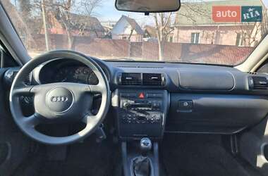 Хэтчбек Audi A3 2003 в 