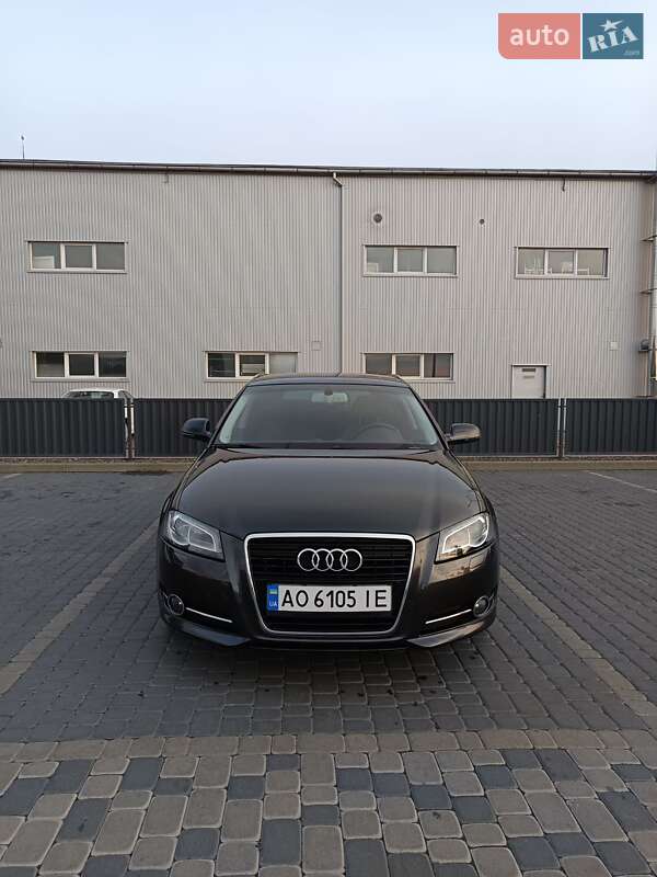 Хэтчбек Audi A3 2012 в 