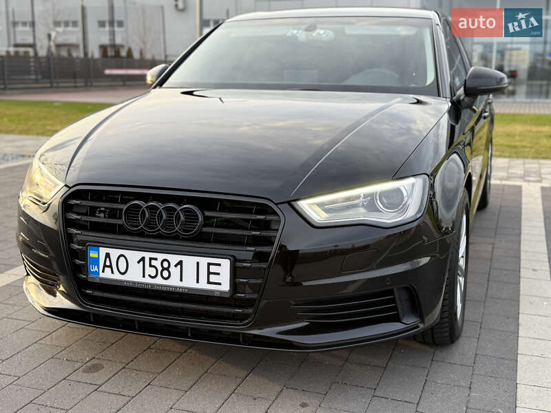 Седан Audi A3 2014 в Мукачево