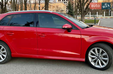 Хэтчбек Audi A3 2016 в 