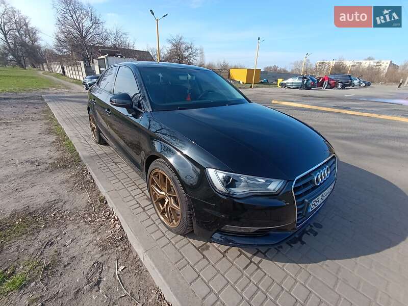 Седан Audi A3 2016 в Павлограді