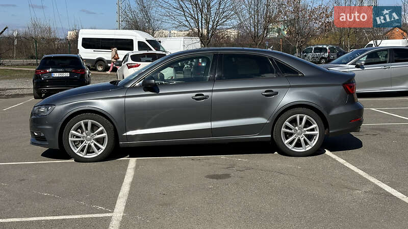 Седан Audi A3 2016 в Киеве