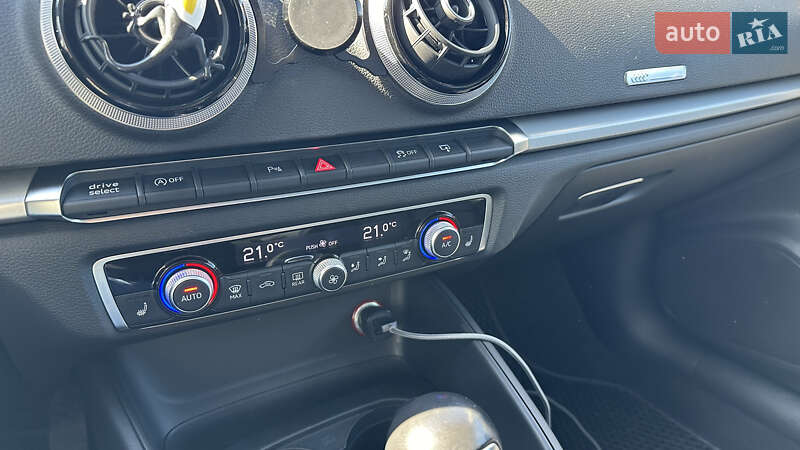 Седан Audi A3 2016 в Киеве
