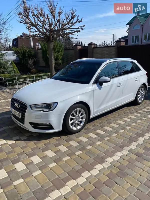 Хетчбек Audi A3 2016 в 
