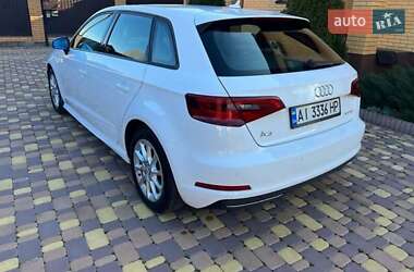 Хэтчбек Audi A3 2016 в 