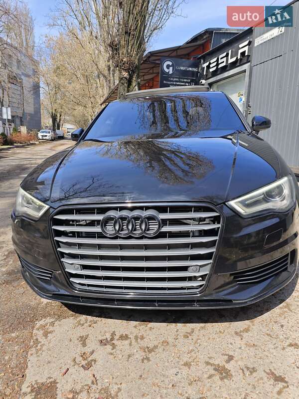 Седан Audi A3 2015 в Киеве