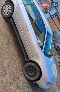 Хэтчбек Audi A3 2002 в 