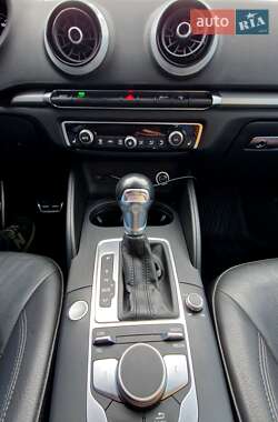 Хетчбек Audi A3 2016 в 