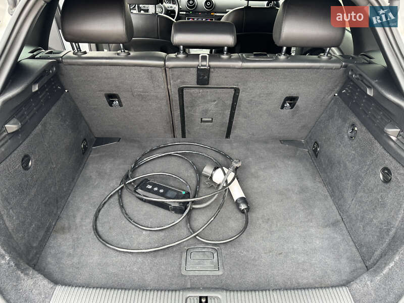 Хэтчбек Audi A3 2016 в Новояворовске