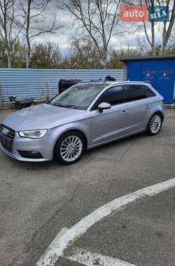 Хэтчбек Audi A3 2016 в 