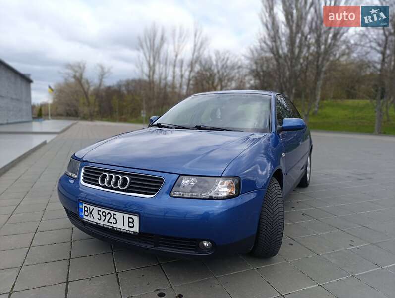 Хетчбек Audi A3 2003 в 