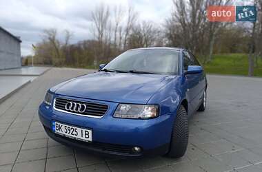 Хетчбек Audi A3 2003 в 
