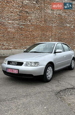Хэтчбек Audi A3 2002 в 