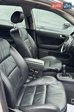Хэтчбек Audi A3 2002 в 