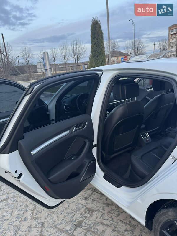 Седан Audi A3 2014 в Тернополі