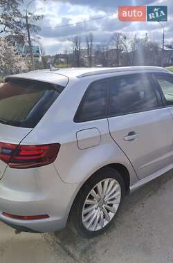 Хетчбек Audi A3 2015 в 