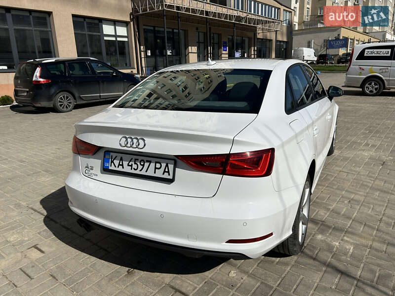 Седан Audi A3 2015 в Чернівцях