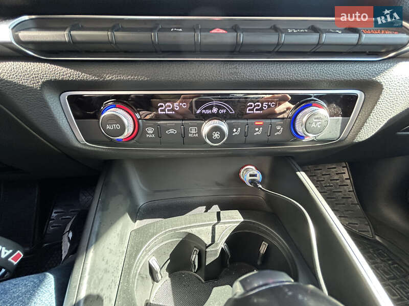 Седан Audi A3 2015 в Чернівцях
