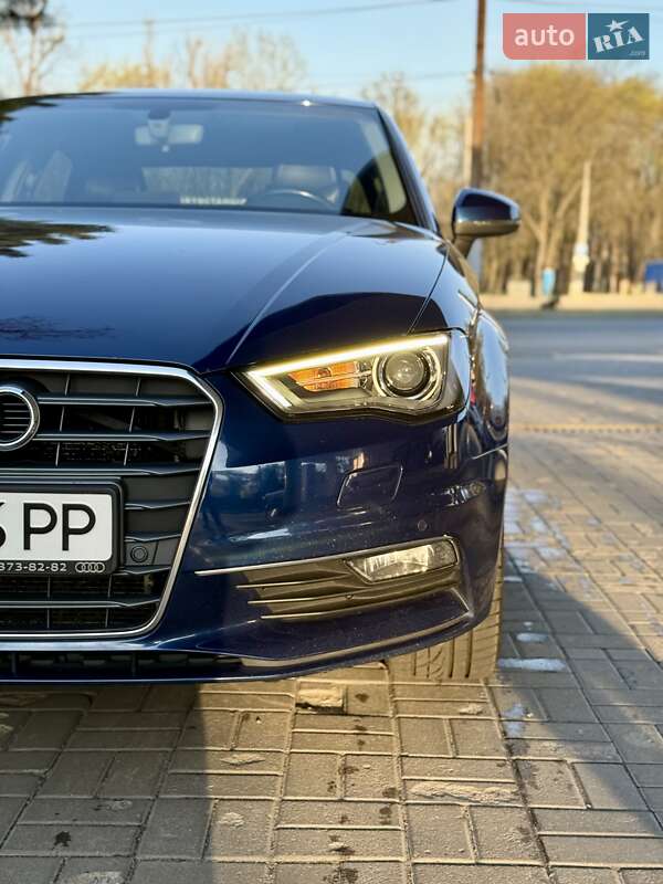 Седан Audi A3 2015 в Днепре