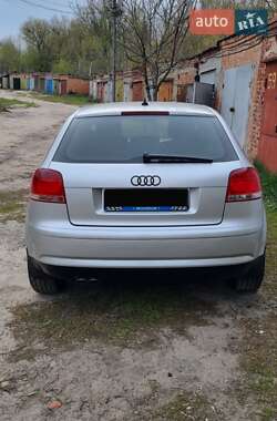 Хэтчбек Audi A3 2004 в 