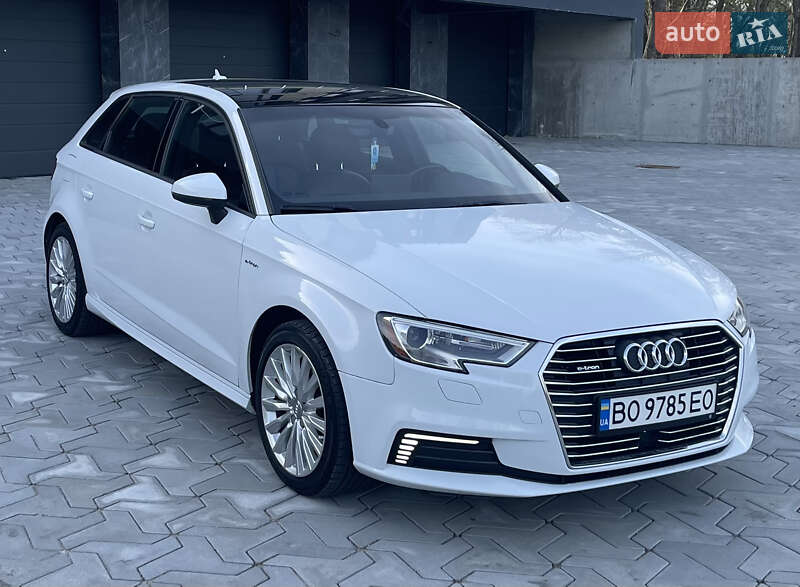 Хэтчбек Audi A3 2017 в 