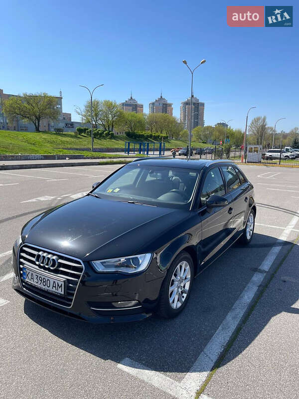 Хэтчбек Audi A3 2016 в Киеве