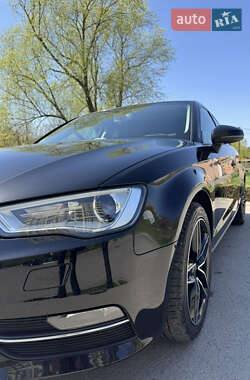 Хетчбек Audi A3 2015 в 
