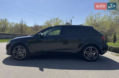 Хетчбек Audi A3 2015 в 