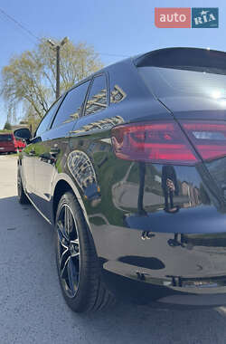Хетчбек Audi A3 2015 в 