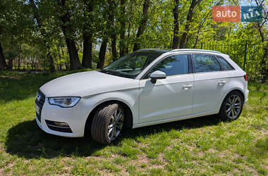 Хэтчбек Audi A3 2016 в 