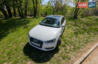 Хэтчбек Audi A3 2016 в 