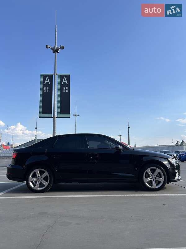 Седан Audi A3 2016 в Киеве