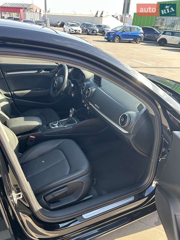 Седан Audi A3 2016 в Киеве