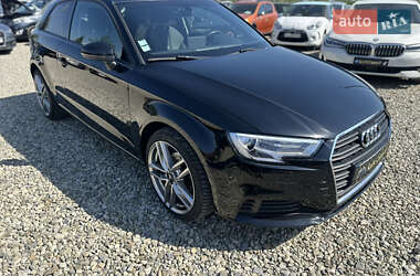 Хэтчбек Audi A3 2017 в 