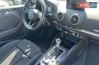 Хэтчбек Audi A3 2017 в 