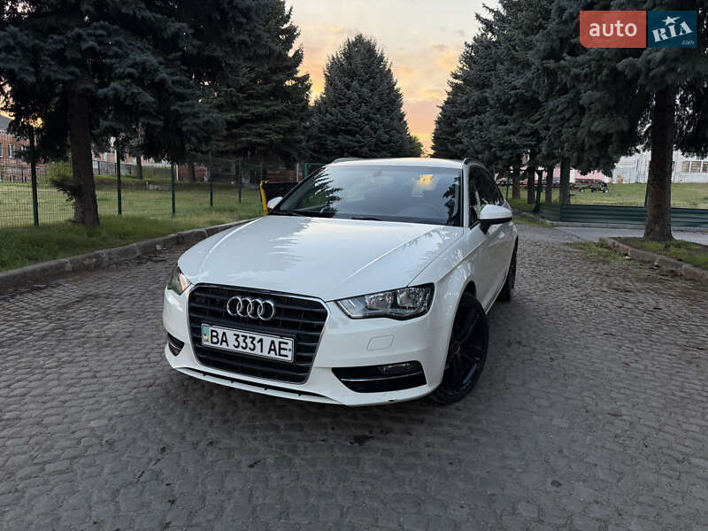 Хэтчбек Audi A3 2013 в 