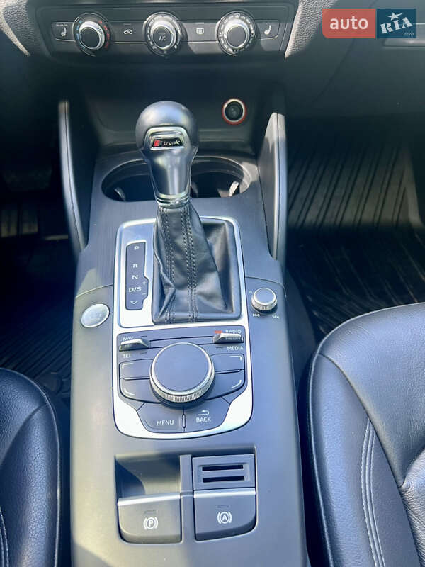 Седан Audi A3 2016 в Киеве