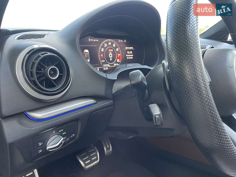 Кабриолет Audi A3 2015 в Днепре
