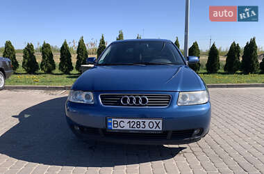 Хэтчбек Audi A3 2001 в 